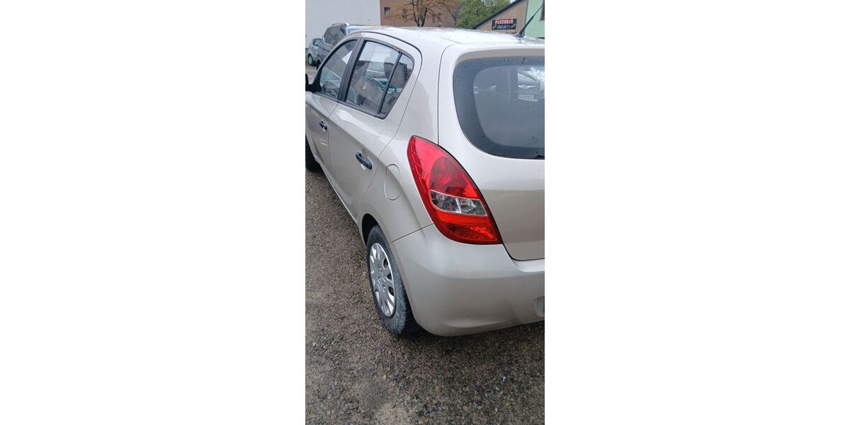 Hyundai i20 123.500 km 2.750 &euro; Bad driburg 33014