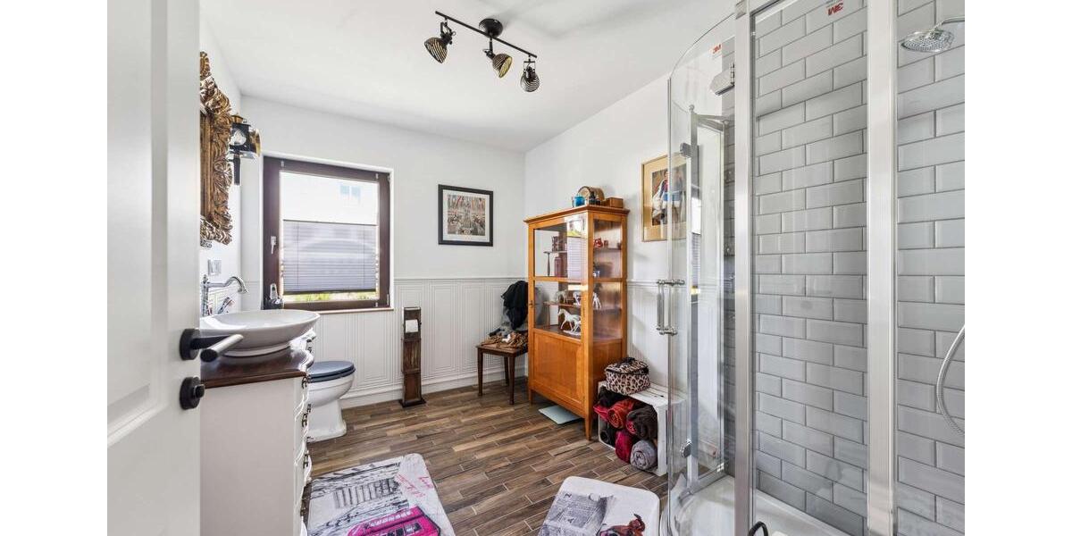 Einfamilienhaus Würzburg Dürrbachau - 8 Zimmer, 208 m&sup2;, 2.500&euro; | Angebot:26676454