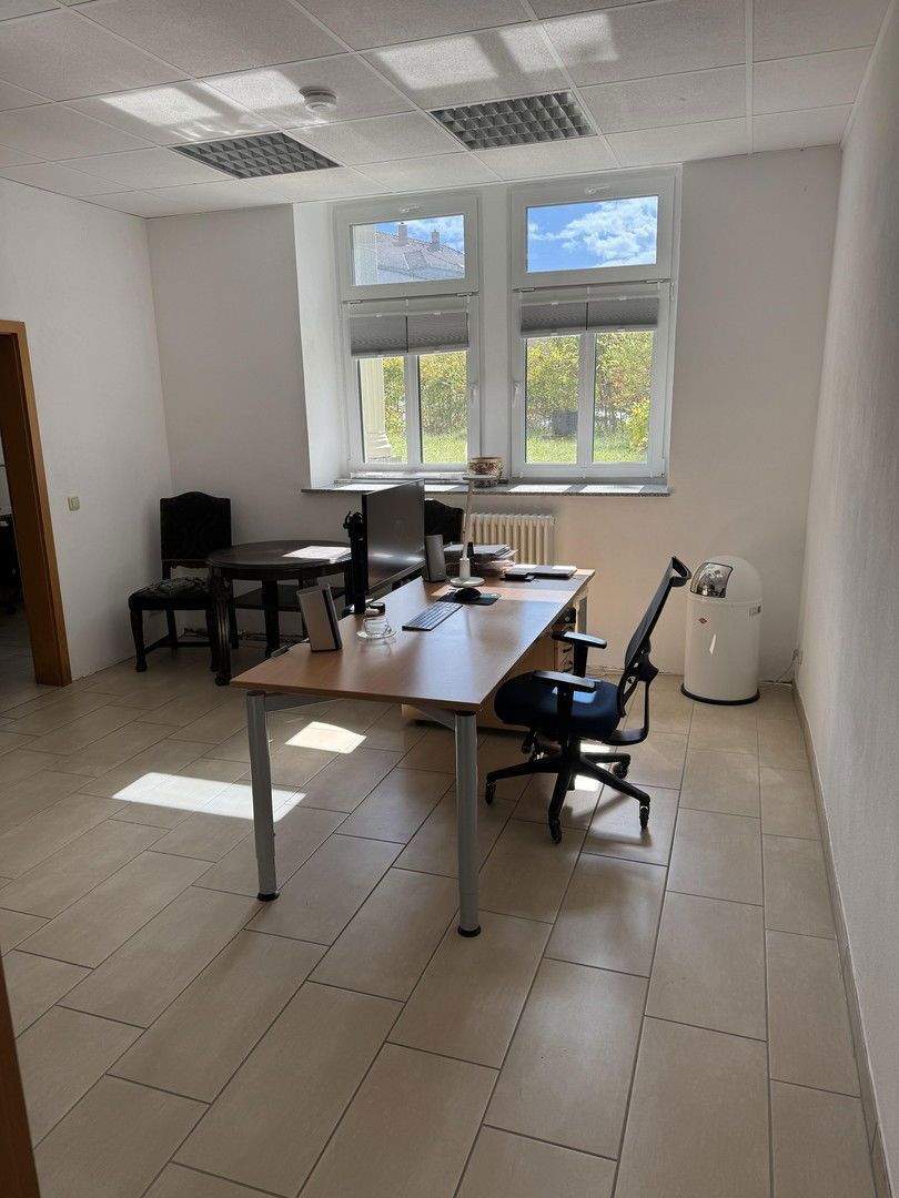 Vielseitige Büro-Praxisräume in gepflegtem Souterrain in Radebeul-Ost zimmer