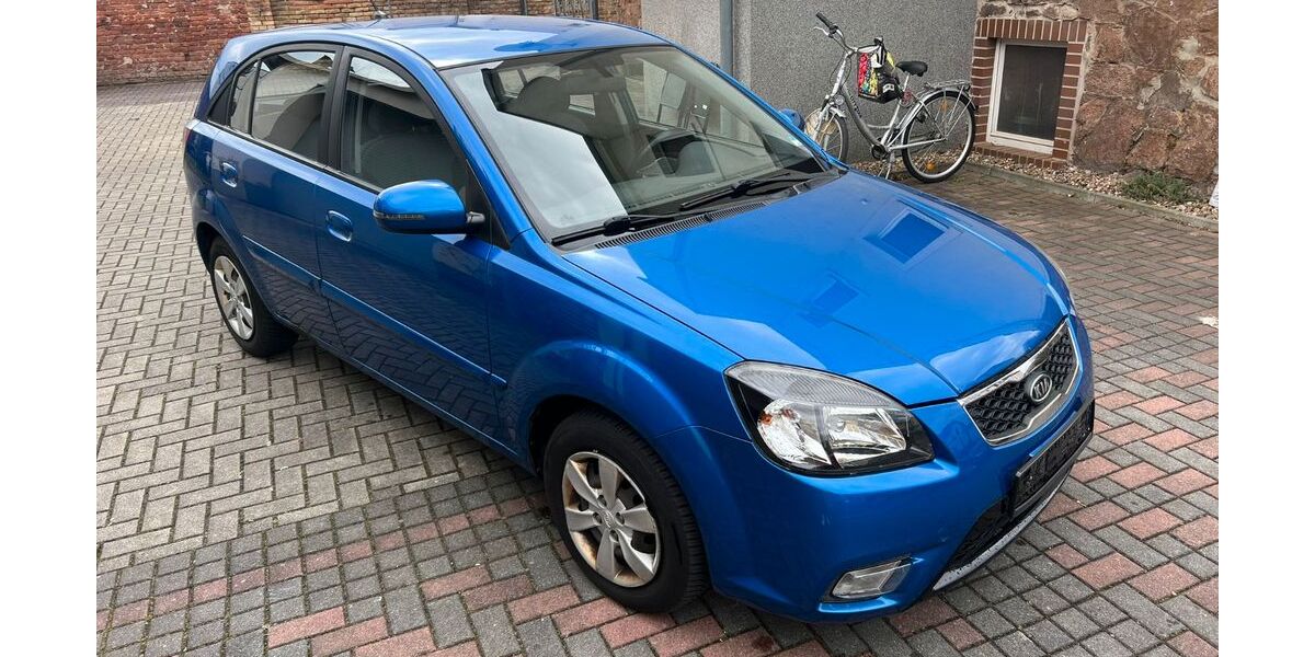 Kia Rio 147.000 km 3.490 &euro; Dresden 01139