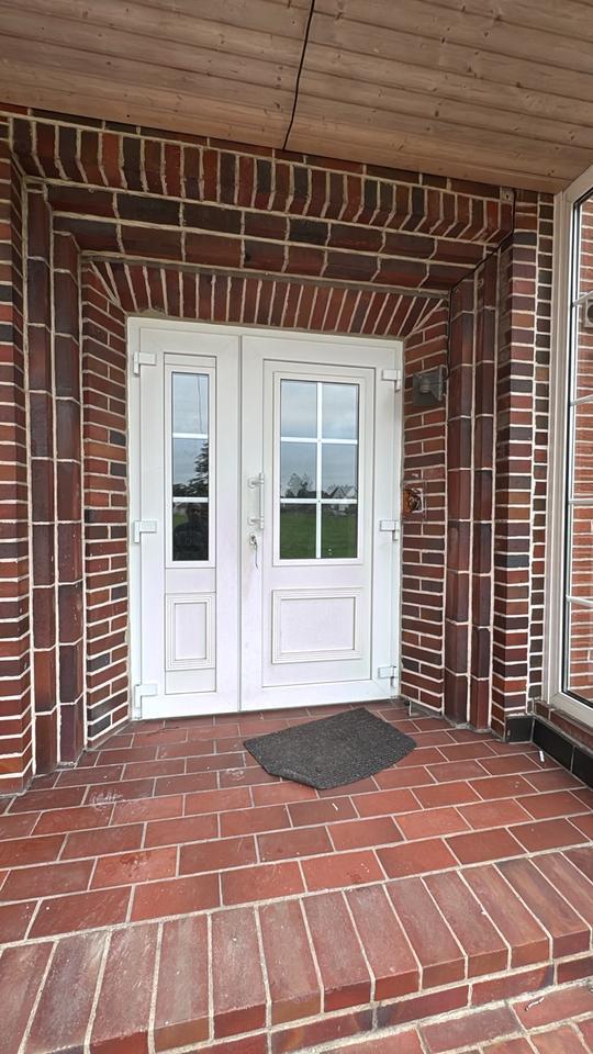 Wohnung mit eigenen Haupteingang und Stellplatz draußen zimmer