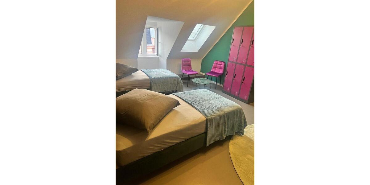 Dachgeschoßwohnung Frankfurt am Main Innenstadt 1 - 5 Zimmer, 140 m&sup2;, 2.200&euro; | Angebot:26264072