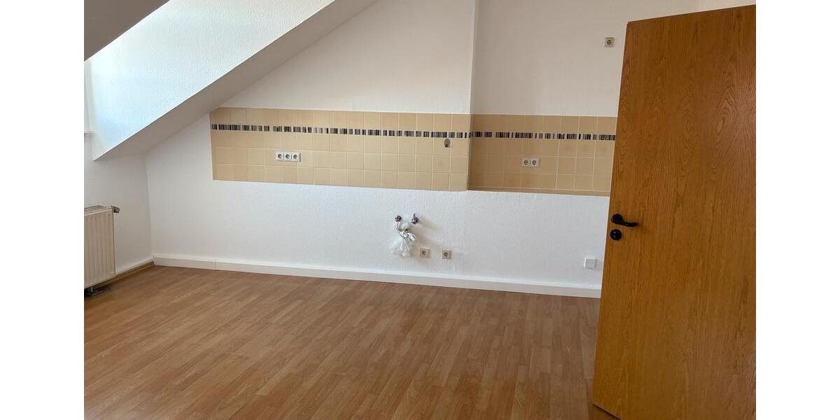 Dachgeschoßwohnung Erfurt - 5 Zimmer, 196 m&sup2;, 2.156&euro; | Angebot:26264396