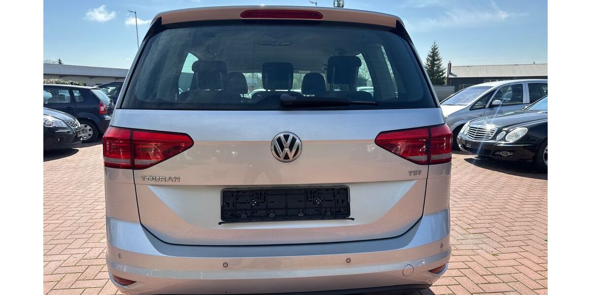 VW Touran 166.000 km 9.400 &euro; Lübeck 23560