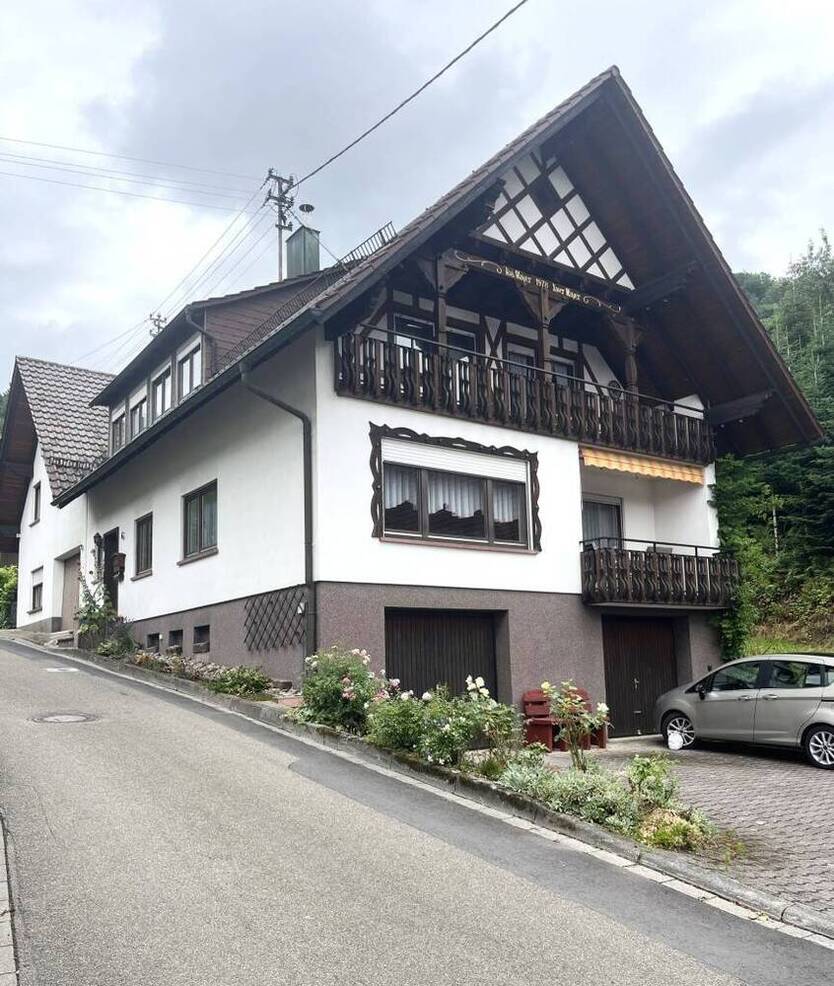 Oberkirch-Ringelbach: 2-Familienwohnhaus mit 149 m² Wfl. u. Garagen sowie renovierungsbedürftiges Einfamilienwohnhaus...