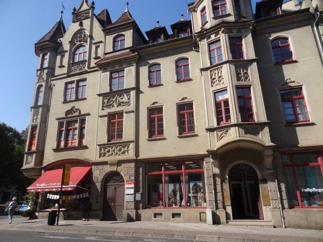 Plauen: 2-Zimmer-DG-Wohnung mit Wannenbad und Laminat, ab November frei