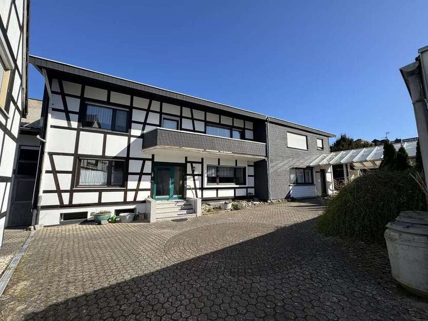 Haus zum Kaufen in Bad Honnef 465.000 € 230 m²