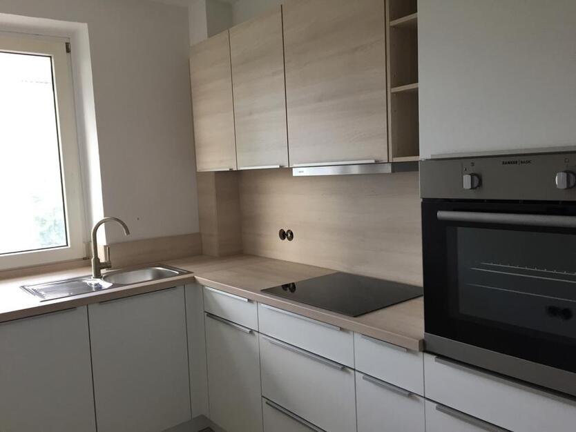 Sonnige, modernisierte 2 Zi. Wohnung mit Balkon am Twedter Berg