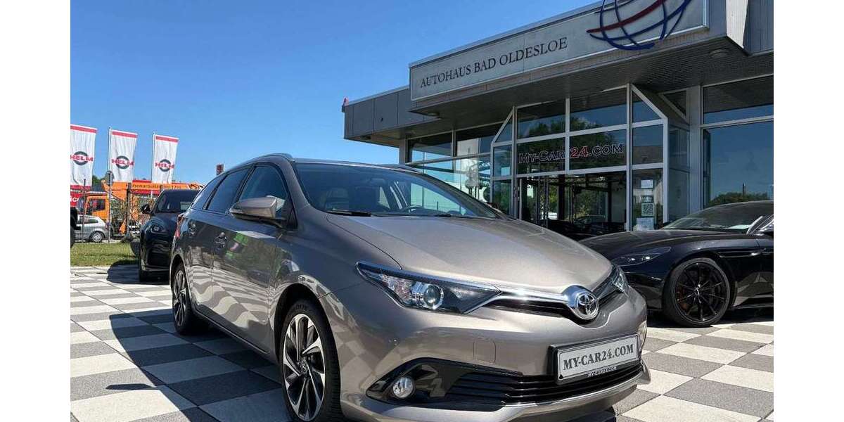 Toyota Auris 133.000 km 12.985 &euro; Bad Oldesloe 23843