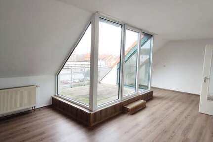 Helle 2-RaumWohnung im Dachgeschoss mit Balkon