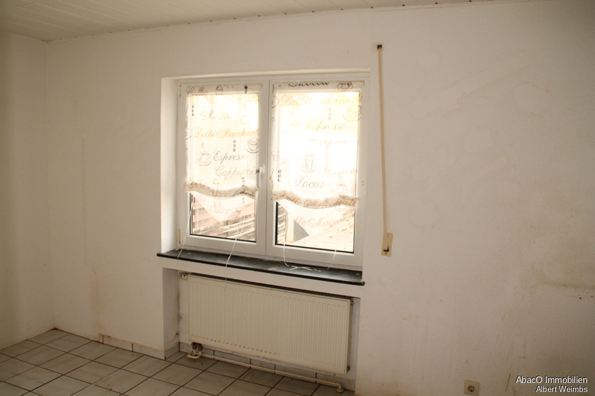 Haus: 2 Wohnungen, 2 Eingänge, 2 Terrassen. Platz für 2 Generationen! 6 zimmer