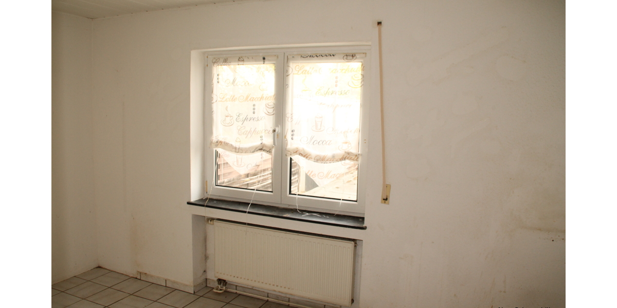 Haus: 2 Wohnungen, 2 Eingänge, 2 Terrassen. Platz für 2 Generationen! Achtung: Bieterverfahren! 6 zimmer