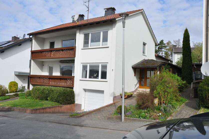 Haus zum Kaufen in Warburg-Rimbeck 220.000 € 183 m²