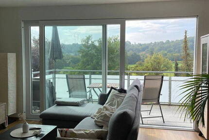 geräumige 3,5-Zimmer-Wohnung mit großem Balkon mit Blick ins Neckartal