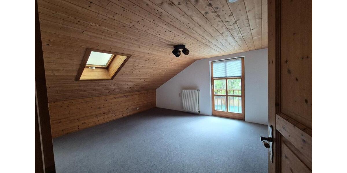Dachgeschoßwohnung Sonthofen - 3 Zimmer, 85 m&sup2;, 975&euro; | Angebot:26261876