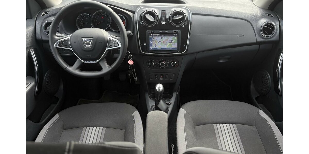 Dacia Sandero Stepway Celebration NAVIGATION/TEMPOMAT 29.280 km 8.900 &euro; Villingen-Schwenningen 78054