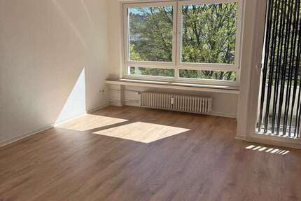 Wohnung Wuppertal Unterbarmen - 3 Zimmer, 76 m&sup2;, 700&euro; | Angebot:27079411