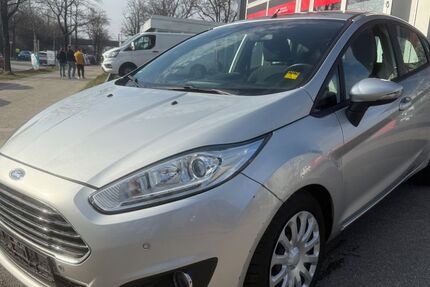 Ford Fiesta 234.000 km 3.900 &euro; München OT Trudering-Riem 81825