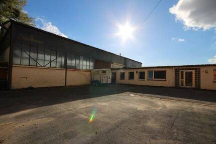 Gewerbehalle mit Bürotrakt( Renovierungsarbeiten)und großem Grundstück in Werl-Hilbeck zimmer