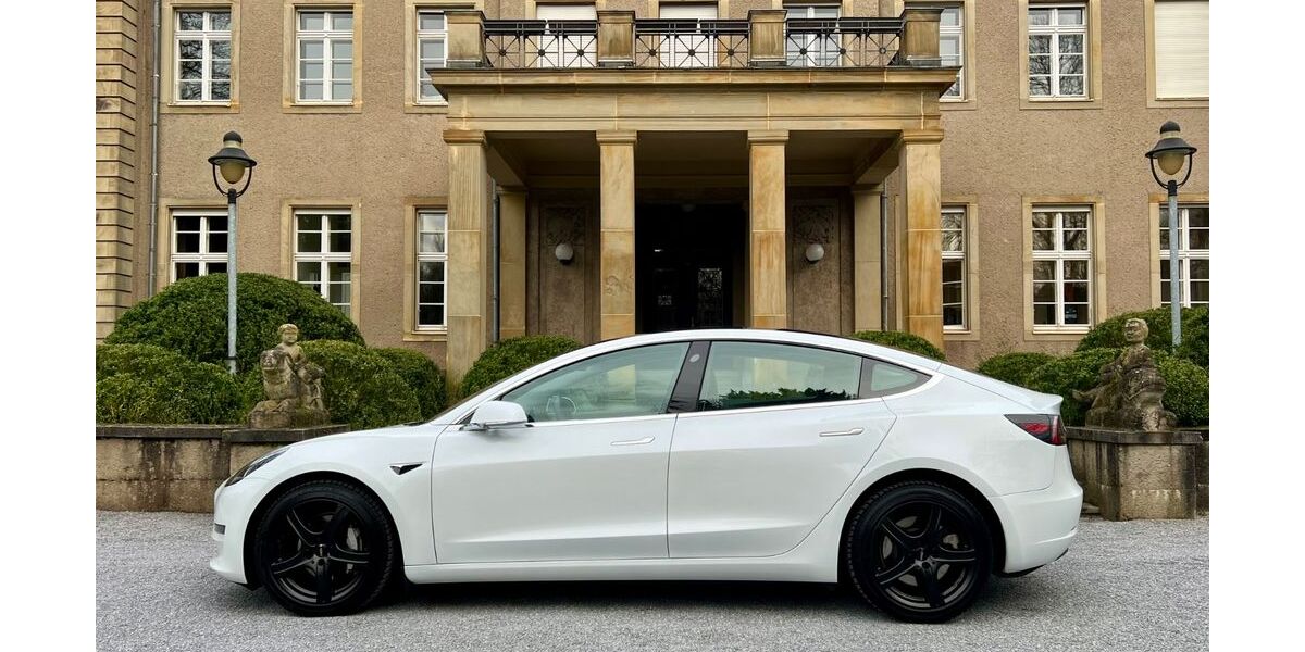 Tesla Model 3 59.500 km 24.500 &euro; Düsseldorf 40597