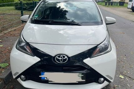 Toyota Aygo (X) 88.000 km 8.600 &euro; Niederkassel 53859