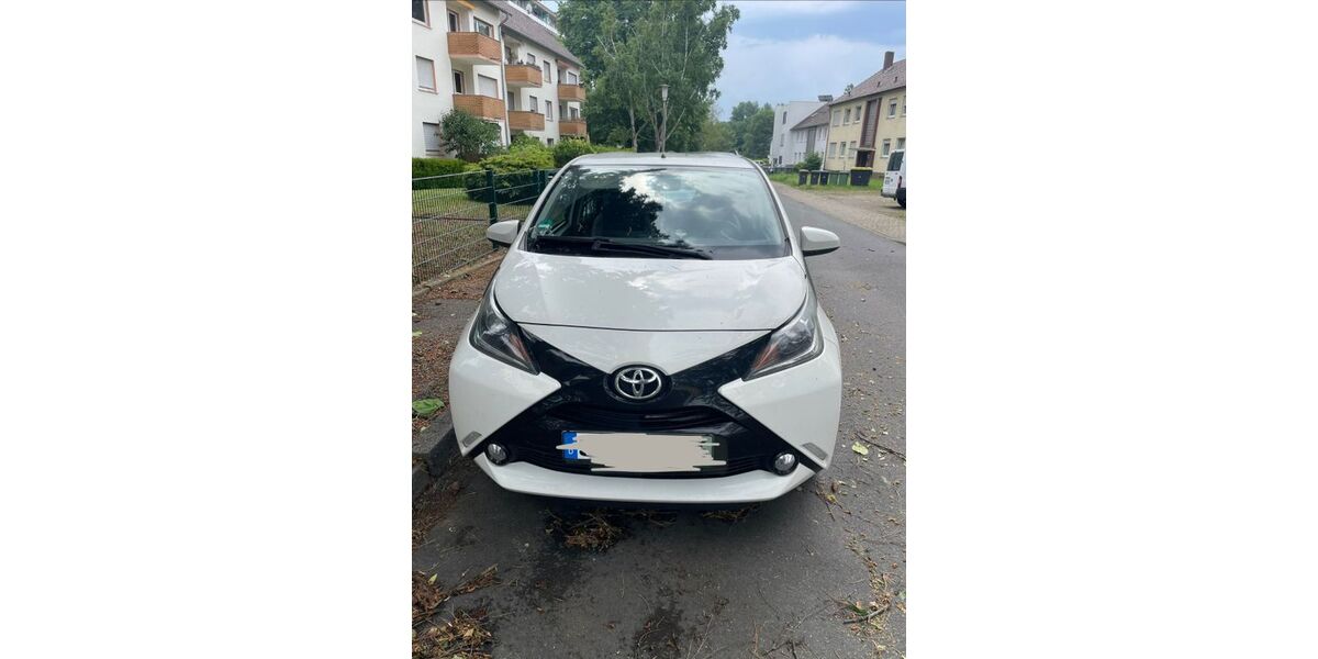 Toyota Aygo (X) 88.000 km 8.600 &euro; Niederkassel 53859