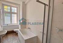 WG- geeignete 4 Zimmer- Wohnung wurde frisch renoviert, neues BadeZimmer, neue Einbauküche