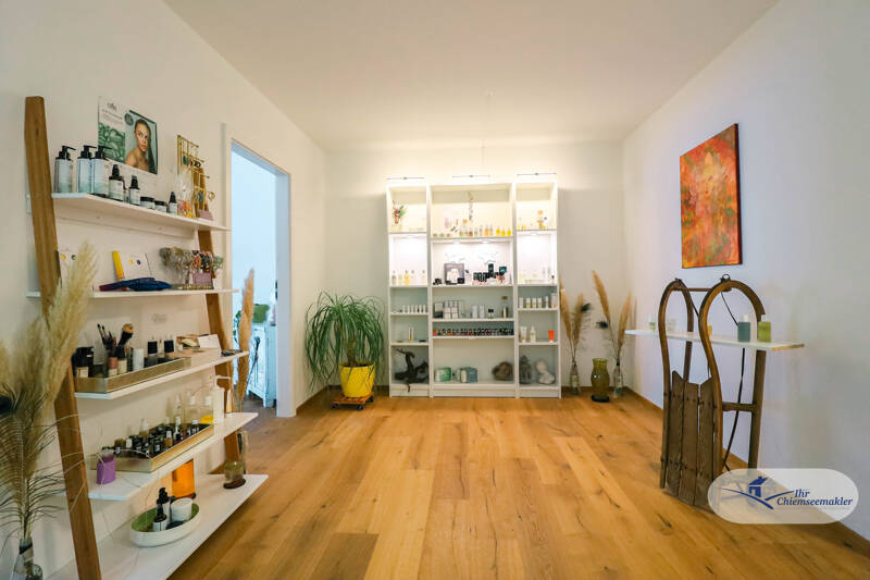 Flexible Büro-Praxiseinheit mit ca. 80?m², separaten Räumen, Küche und 3 Stellplätzen
