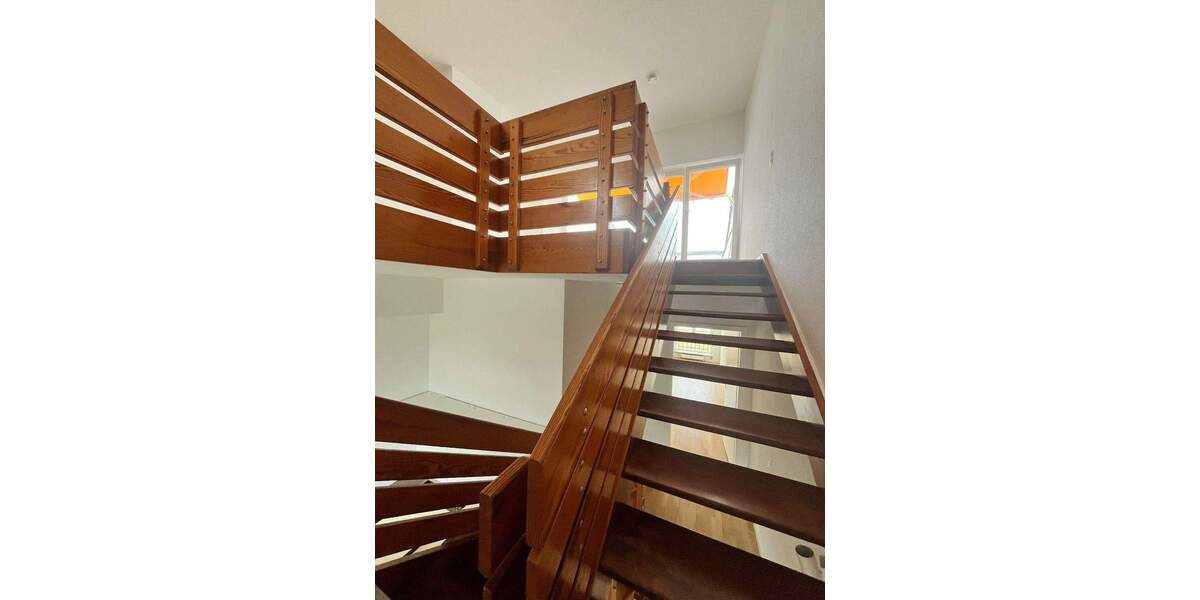 Etagenwohnung Wiesbaden Mitte - 2 Zimmer, 100 m&sup2;, 1.200&euro; | Angebot:25778336