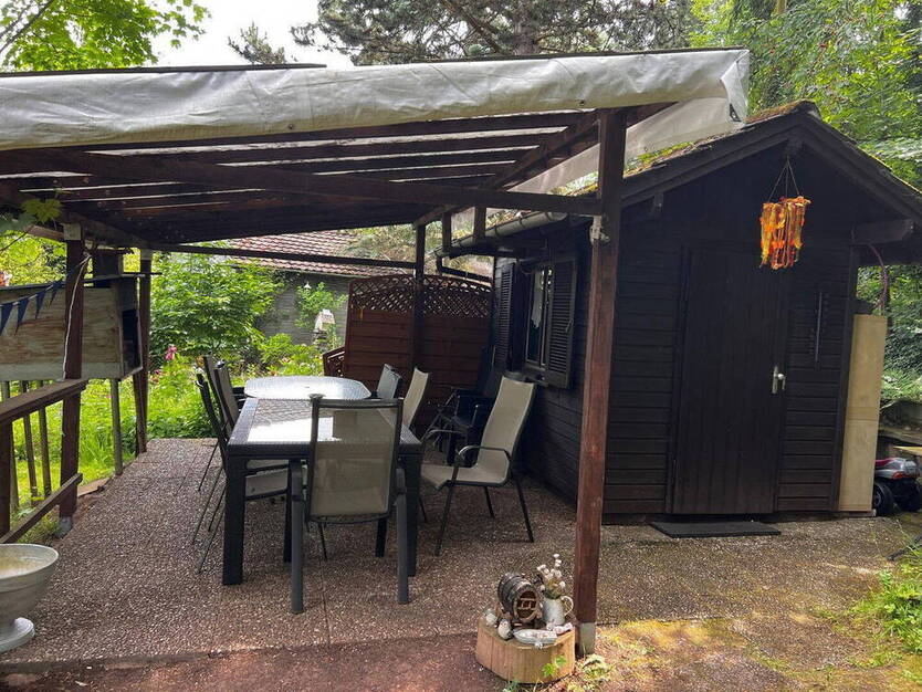 Grüne Oase in Gerlingen: Gartengrundstück (1.967 m²) mit Hütte, Wasser & viel Platz