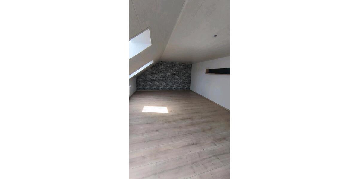 Dachgeschoßwohnung Burglauer - 3 Zimmer, 90 m&sup2;, 650&euro; | Angebot:26327217
