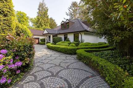 Haus zum Kaufen in Krefeld 1.300.000 € 244 m²