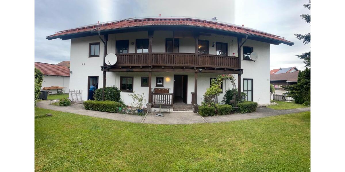 3 Zi-Obergeschoss-Appartement mit Balkon und Garagenstellplatz zimmer