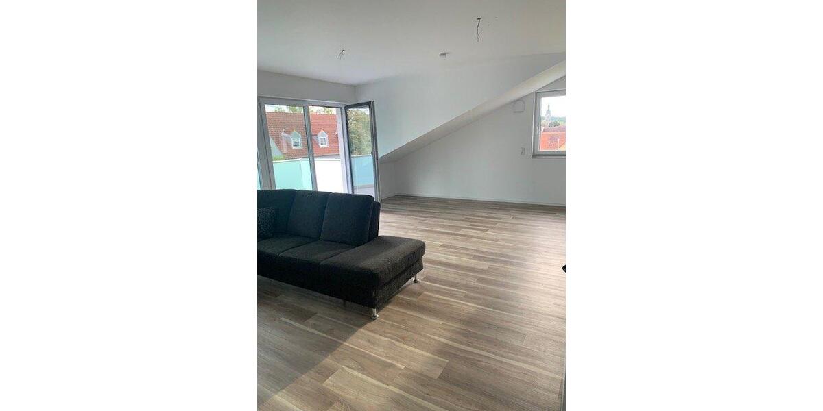 Dachgeschoßwohnung Aurach - 4 Zimmer, 90 m&sup2;, 975&euro; | Angebot:26413777