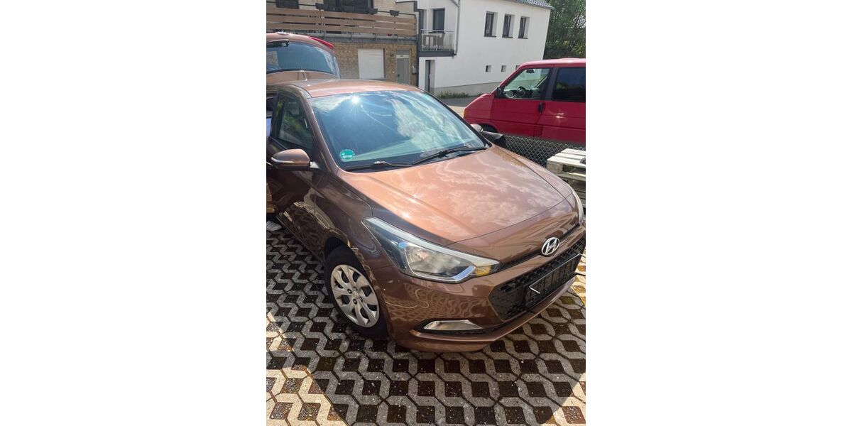 Hyundai i20 99.439 km 7.290 &euro; Lahnstein 56112