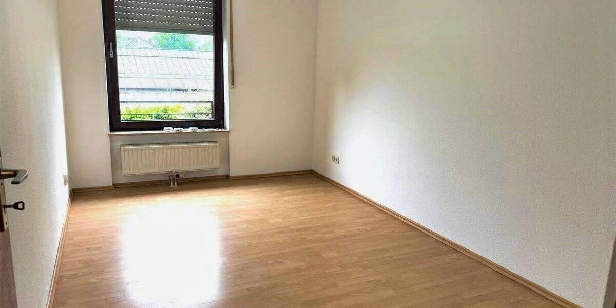 Reihenmittelhaus Krefeld Kempener Feld/Baakeshof - 6 Zimmer, 135 m&sup2;, 360.000&euro; | Angebot:26779006
