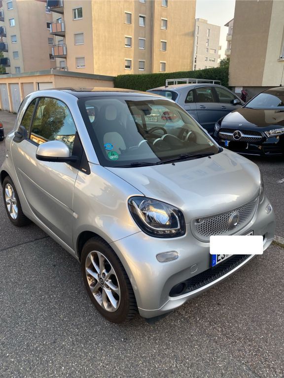 Smart ForTwo 128.000 km 7.400 € Stuttgart 70182