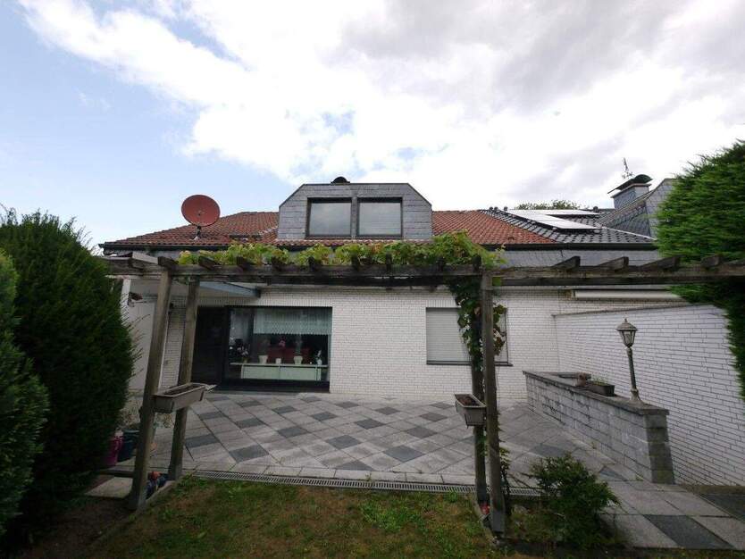 Gelegenheit in Düsseldorf-Angermund - DG-Ausbau vorbereitet! Reihenendhaus mit Garage 4 zimmer