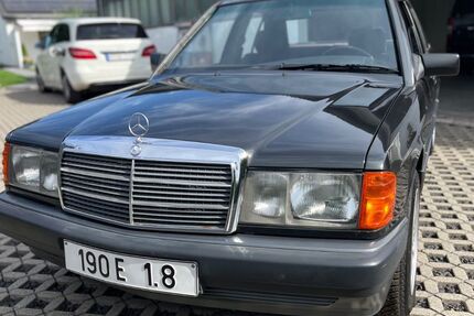 Mercedes-Benz 190 214.000 km 5.950 € Krefeld 47809
