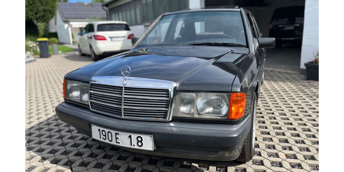 Mercedes-Benz 190 214.000 km 5.950 € Krefeld 47809