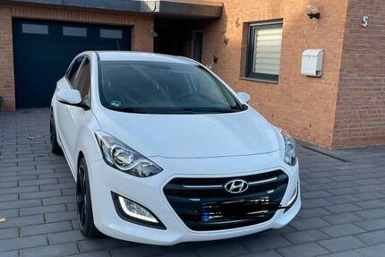 Hyundai i30 146.000 km 8.300 &euro; Swisttal 53913