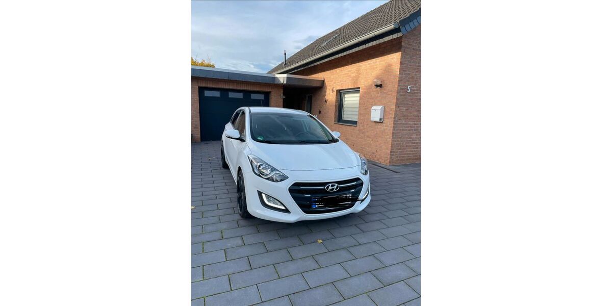 Hyundai i30 146.000 km 8.300 &euro; Swisttal 53913