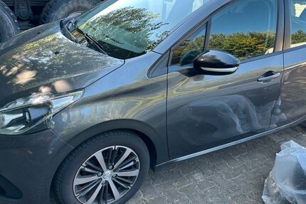 Peugeot 208 135.000 km 4.100 &euro; Willich 47877