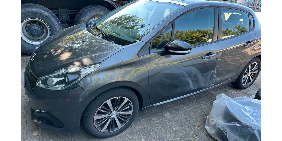 Peugeot 208 135.000 km 4.100 &euro; Willich 47877