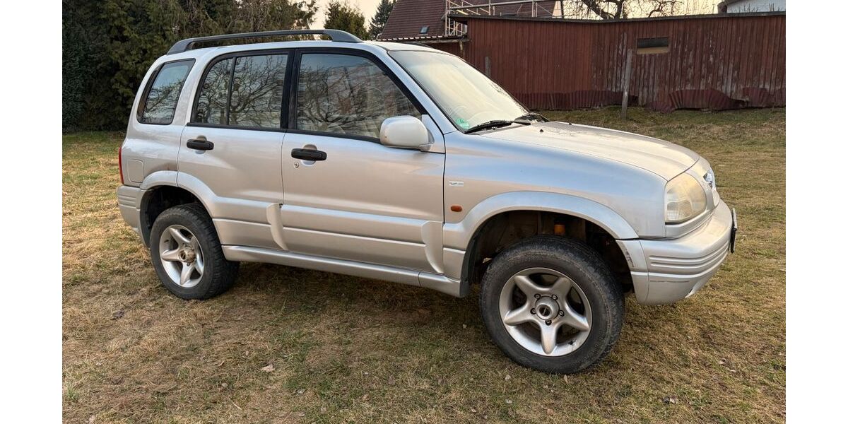 Suzuki Grand Vitara 228.000 km 2.999 &euro; Floß 92685