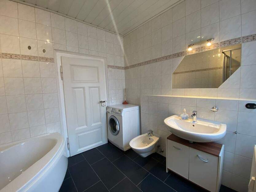 Zentrales Wohnen mit Charme: 4-Zimmer-Altbauwohnung in Coburg inkl. EBK 4 zimmer