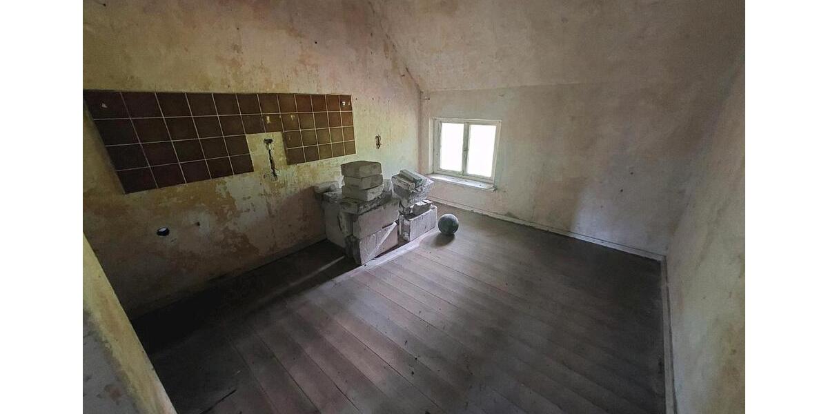 Einfamilienhaus Zetel - 11 Zimmer, 200 m&sup2;, 75.000&euro; | Angebot:26221088