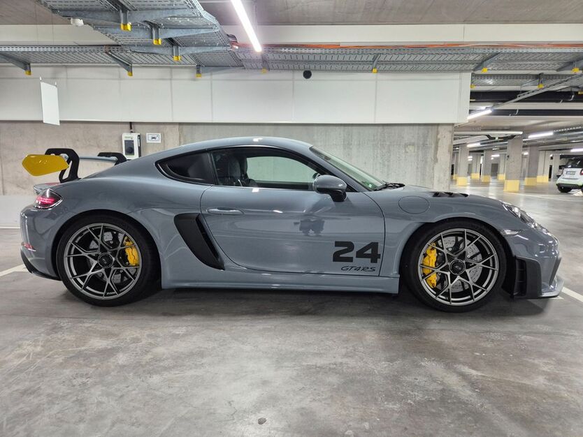 Porsche Cayman 2.400 km 159.000 € Achern 77855