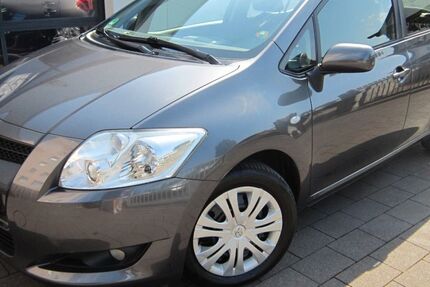 Toyota Auris 133.200 km 5.555 &euro; Paderborn 33102