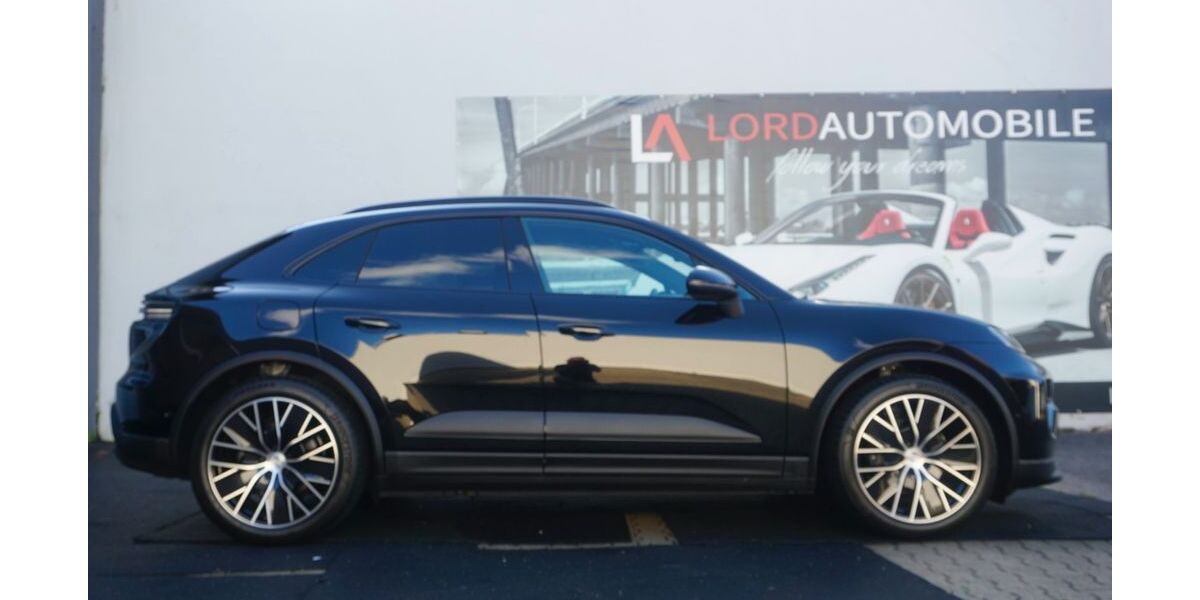 Porsche Macan 8.900 km 81.800 &euro; Stuttgart 70499